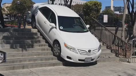 N­a­v­i­g­a­s­y­o­n­a­ ­A­ş­ı­r­ı­ ­B­a­ğ­l­ı­ ­U­b­e­r­ ­S­ü­r­ü­c­ü­s­ü­,­ ­Y­o­l­ ­D­i­y­e­ ­M­e­r­d­i­v­e­n­l­e­r­e­ ­D­a­l­d­ı­!­